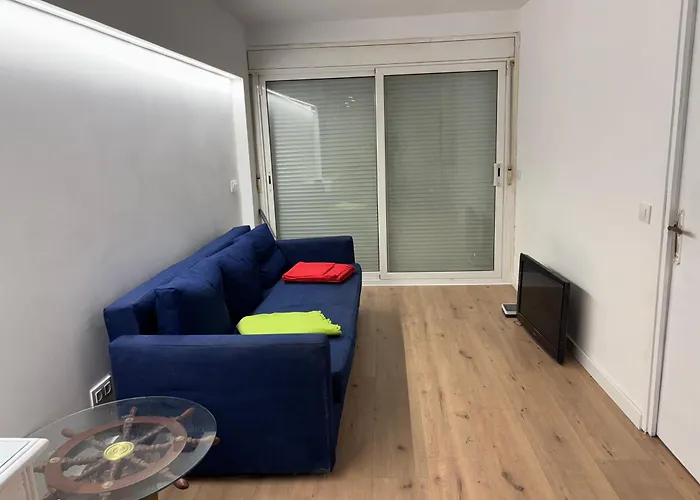 A Dos Minuts Del Mar